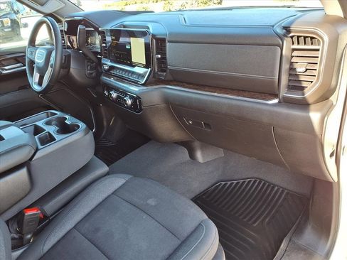 Used 2024 GMC Sierra 1500 SLE w/ Enhanced Capability Package image 12