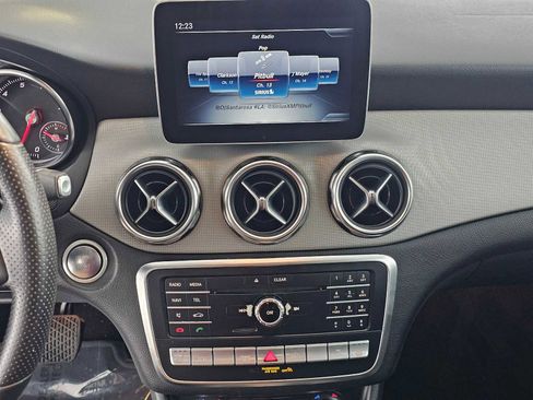 Used 2020 Mercedes-Benz GLA 250 4MATIC w/ Premium Package image 26