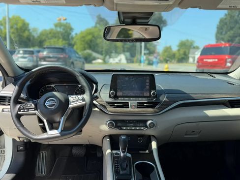 Used 2020 Nissan Altima 2.0 Platinum FWD image 10