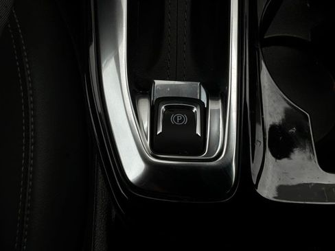 Used 2025 Chevrolet Trax LT w/ LT Convenience Package FWD image 21