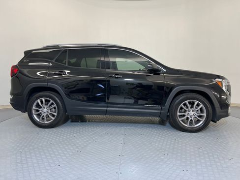 Used 2024 GMC Terrain SLT image 8