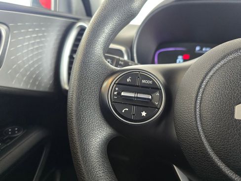Used 2025 Kia Soul LX FWD image 21