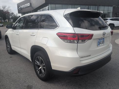 Used 2017 Toyota Highlander Plus AWD/4WD image 9
