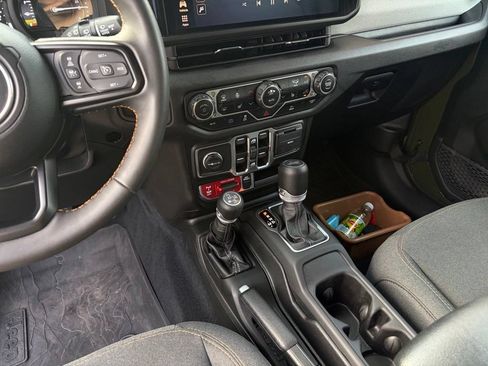 Used 2024 Jeep Wrangler Unlimited AWD/4WD image 19