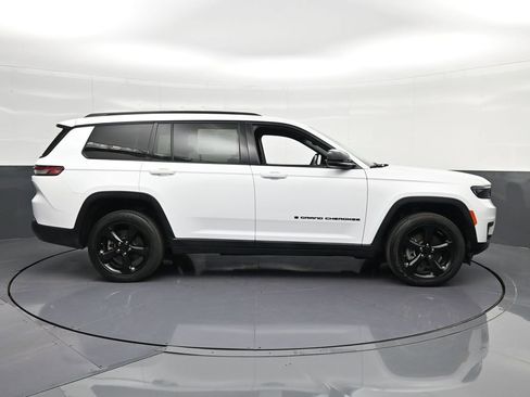 Used 2023 Jeep Grand Cherokee L Laredo RWD image 4