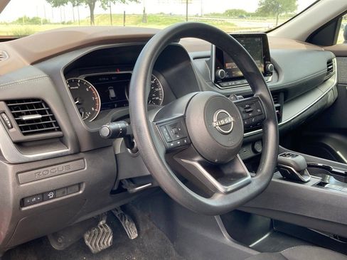 Used 2023 Nissan Rogue S image 8