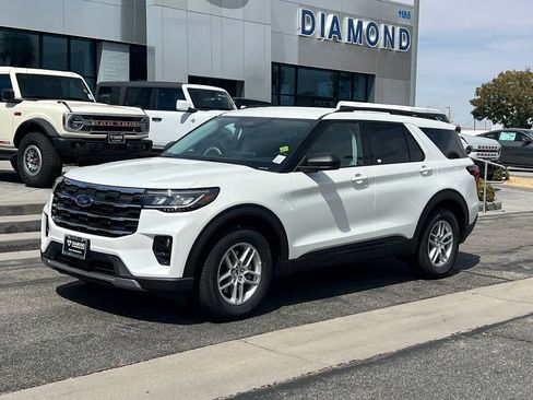 New 2026 Ford Explorer Active w/ Active Comfort Package RWD image 2