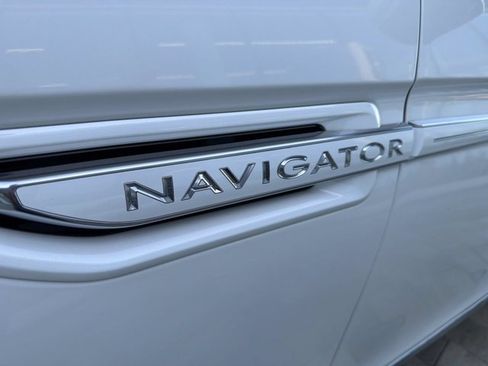 Used 2020 Lincoln Navigator L Reserve w/ Equipment Group 208A Reserve AWD/4WD image 8
