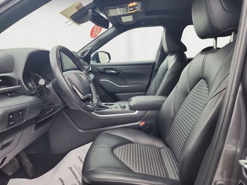 Certified 2023 Toyota Highlander XSE image 9