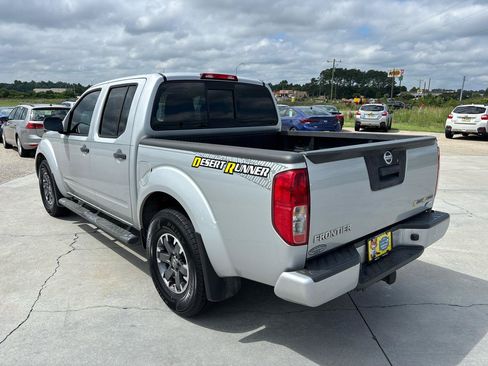 Used 2018 Nissan Frontier SV RWD image 6