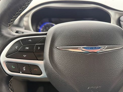 Used 2020 Chrysler Pacifica Touring-L Plus w/ Tire & Wheel Group image 25