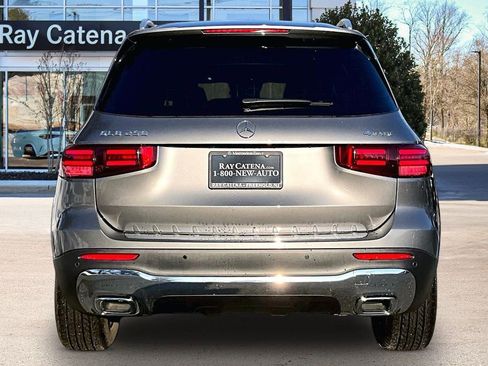 Used 2026 Mercedes-Benz GLB 250 4MATIC image 4