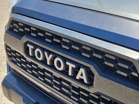 Used 2017 Toyota Tacoma TRD Off-Road AWD/4WD image 13