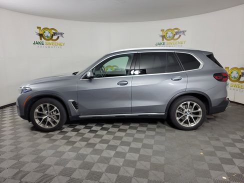 Used 2024 BMW X5 xDrive40i w/ Premium Package AWD/4WD image 2