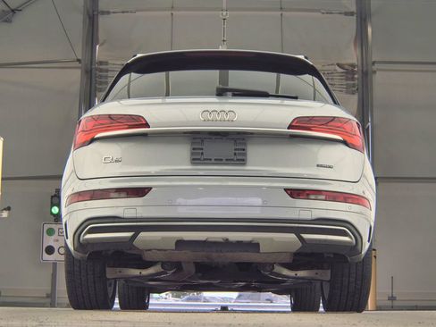 Used 2021 Audi Q5 2.0T Premium Plus w/ Premium Plus Package AWD/4WD image 9