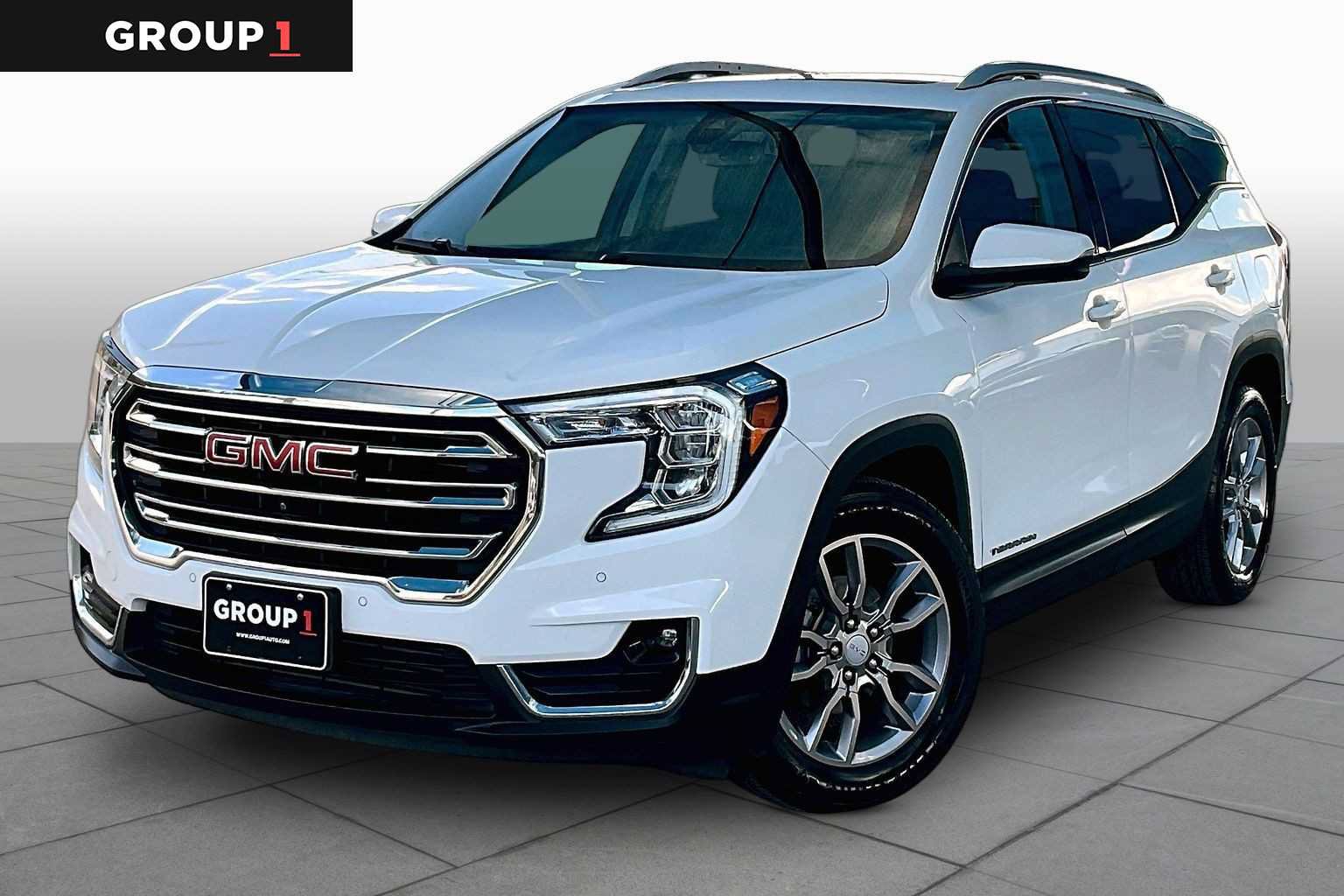 Used 2022 GMC Terrain SLT w/ Tech Package FWD image 1
