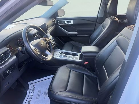 Used 2023 Ford Explorer XLT w/ Equipment Group 202A RWD image 12
