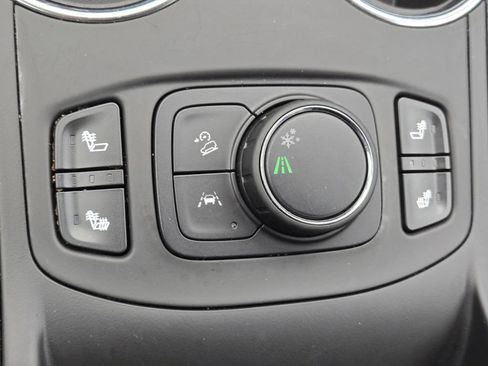 Used 2024 GMC Terrain SLT image 32