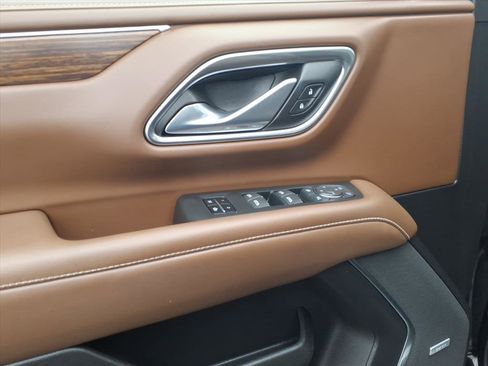 Used 2023 Chevrolet Suburban High Country image 11