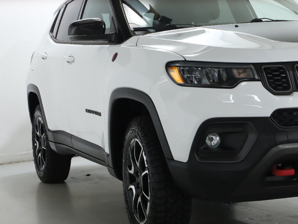 Used 2025 Jeep Compass Trailhawk AWD/4WD image 8