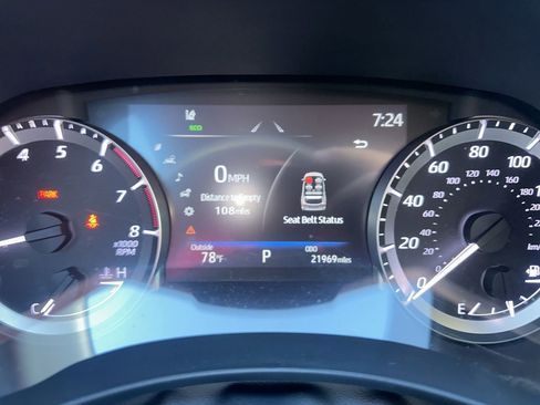 Used 2023 Toyota Highlander XLE FWD image 9