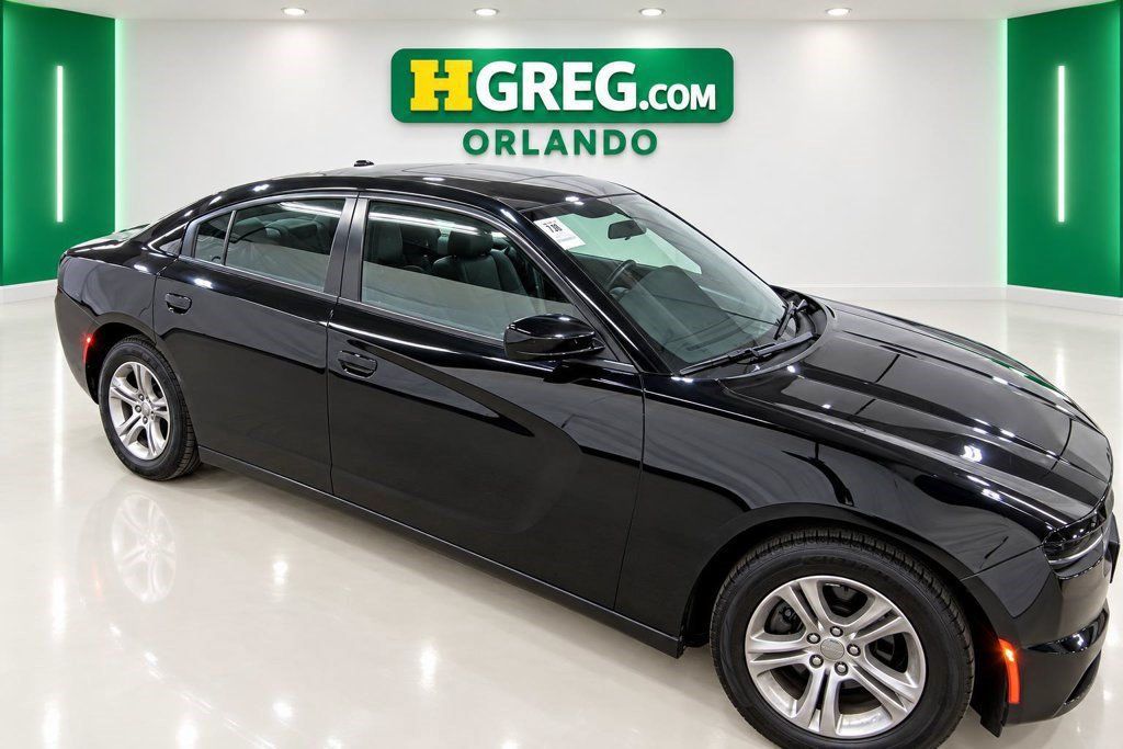 Used 2020 Dodge Charger SXT w/ Leather Interior Group RWD image 4
