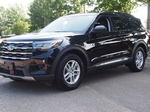 Certified 2025 Ford Explorer Active w/ Active Comfort Package RWD image 3