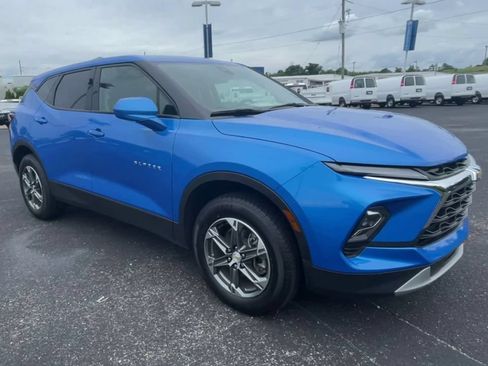 Used 2024 Chevrolet Blazer LT AWD/4WD image 2
