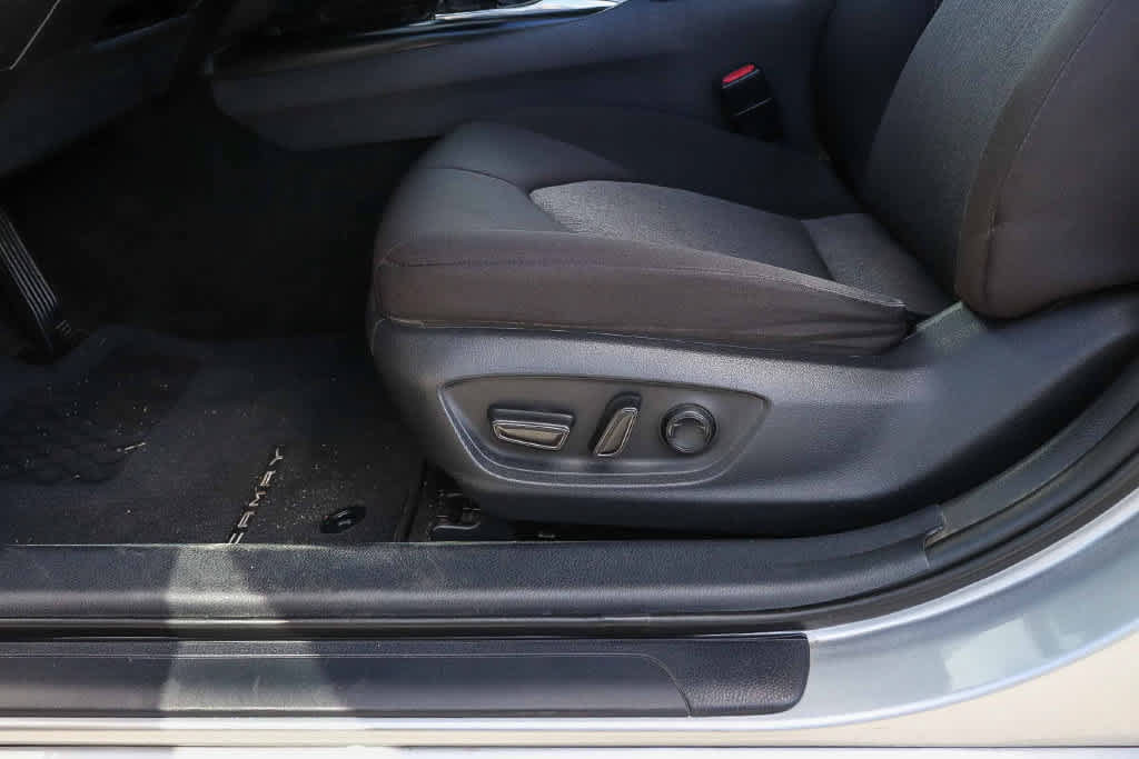 Used 2020 Toyota Camry LE w/ Carpet Mat Package FWD image 19