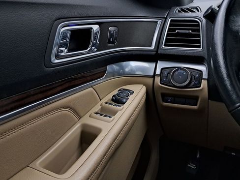 Used 2017 Ford Explorer Limited w/ Equipment Group 301A image 12