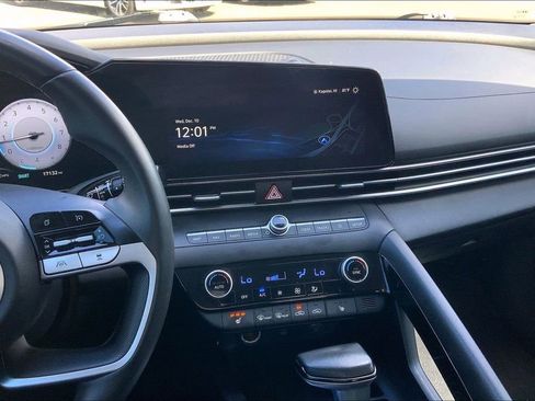 Used 2023 Hyundai Elantra SEL w/ Convenience Package image 6