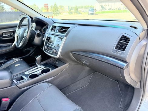 Used 2017 Nissan Altima 2.5 SL w/ Moonroof Package image 14