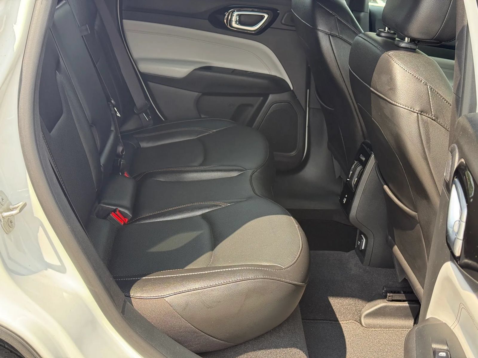 Used 2024 Jeep Compass Limited w/ Elite Group AWD/4WD image 18