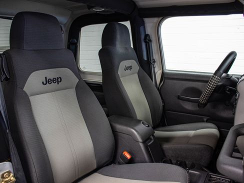Used 2004 Jeep Wrangler X w/ Convenience Group AWD/4WD image 21