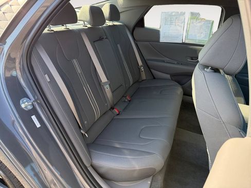 Used 2025 Hyundai Elantra SEL FWD image 23