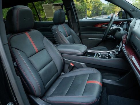 Used 2024 Chevrolet Traverse RS w/ LPO, Floor Liner Package FWD image 18