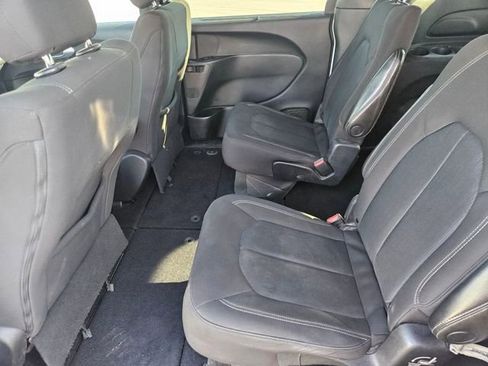 Used 2022 Chrysler Pacifica Touring image 25