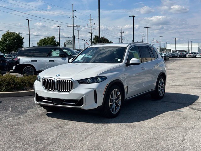 Certified 2026 BMW X5 xDrive50e w/ Premium Package AWD/4WD image 3