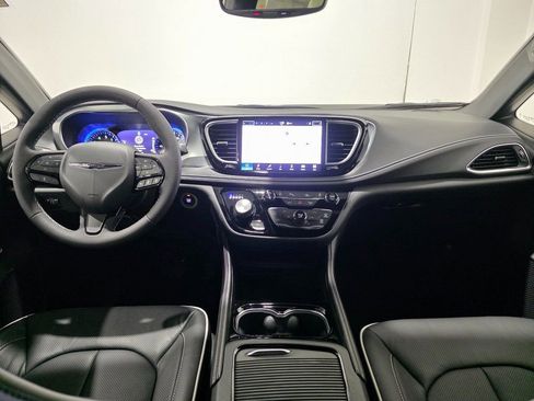 New 2026 Chrysler Pacifica Limited w/ S Appearance Package image 2