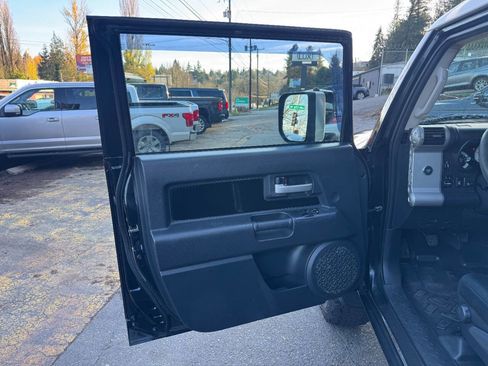 Used 2008 Toyota FJ Cruiser 4WD image 17