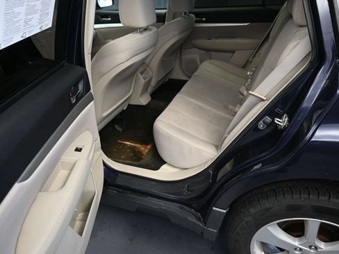Used 2013 Subaru Outback 2.5i Premium AWD/4WD image 14