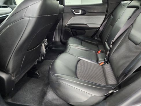 Used 2024 Jeep Compass Latitude image 32