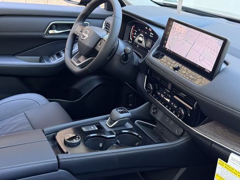 New 2026 Nissan Rogue Platinum w/ Platinum Premium Package AWD/4WD image 18