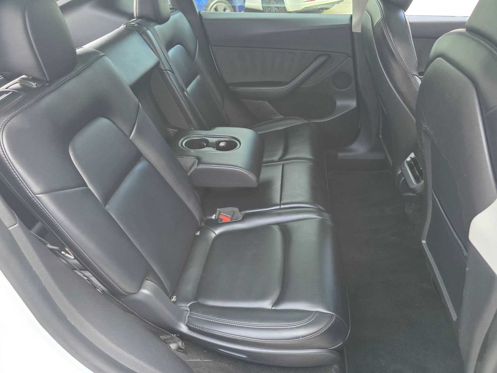Used 2022 Tesla Model Y Long Range AWD/4WD image 25