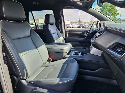 Used 2023 GMC Yukon SLT w/ SLT Luxury Package image 20