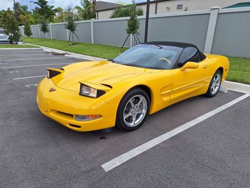 Used 2001 Chevrolet Corvette Convertible w/ Preferred Equipment Group2 RWD image 2