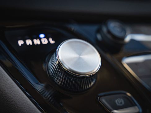 Used 2024 Chrysler Pacifica Touring-L image 43