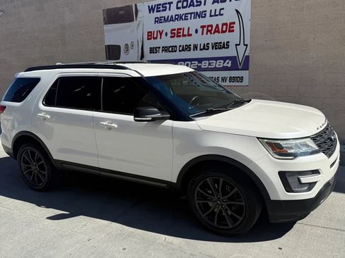 Used 2017 Ford Explorer XLT w/ Equipment Group 202A AWD/4WD image 2