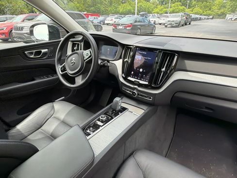 Certified 2025 Volvo XC60 B5 Plus AWD/4WD image 19