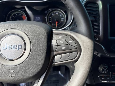 Used 2022 Jeep Cherokee Trailhawk w/ Comfort/Convenience Group AWD/4WD image 27